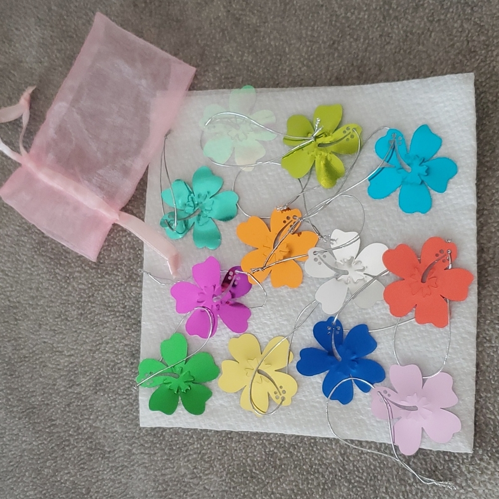 NWOT, Wine Glass Charms, Set of 12, Hibiscus Flowers